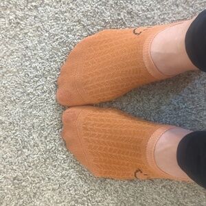 Camel thin no-show socks